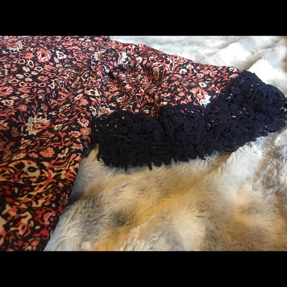 Cold shoulder blouse - Picture 6 of 6